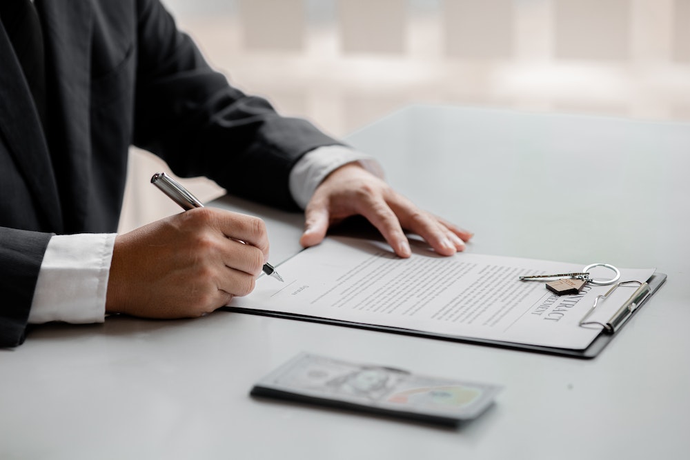 Maîtrisez les techniques juridiques pour une rédaction de contrats efficace